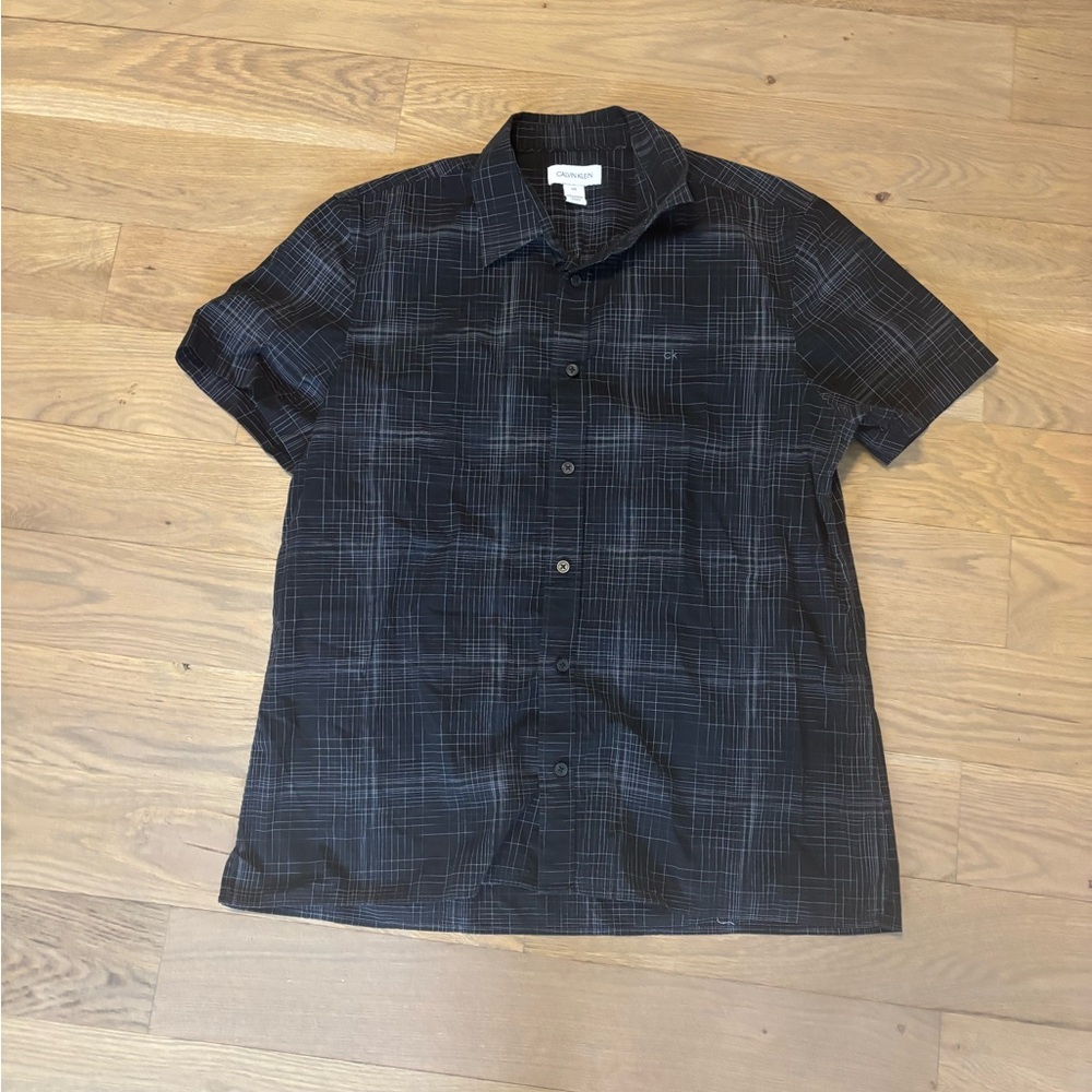 Calvin Klein Men's Dark Plaid Button Down Shirt size large